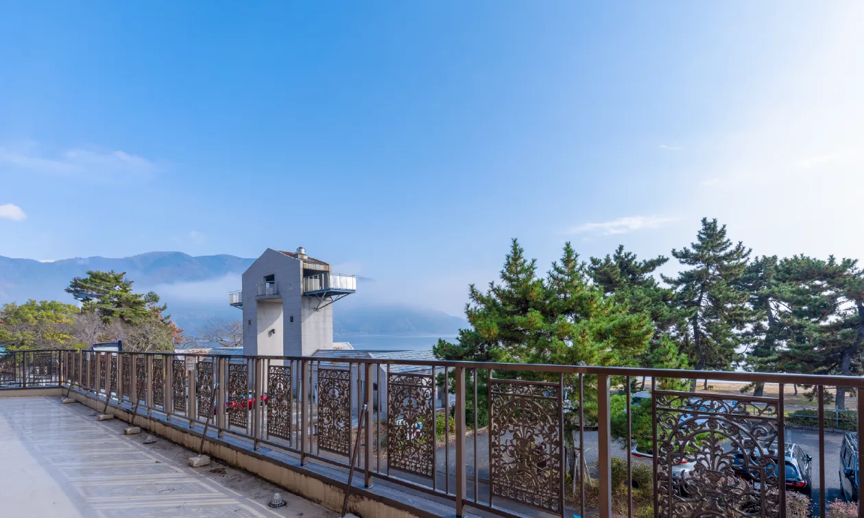 琵琶湖が見える屋上